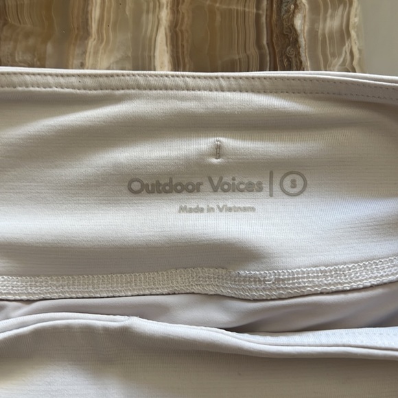Outdoor Voices Hudson Shorts 2.5” size Small in White - Picture 5 of 5